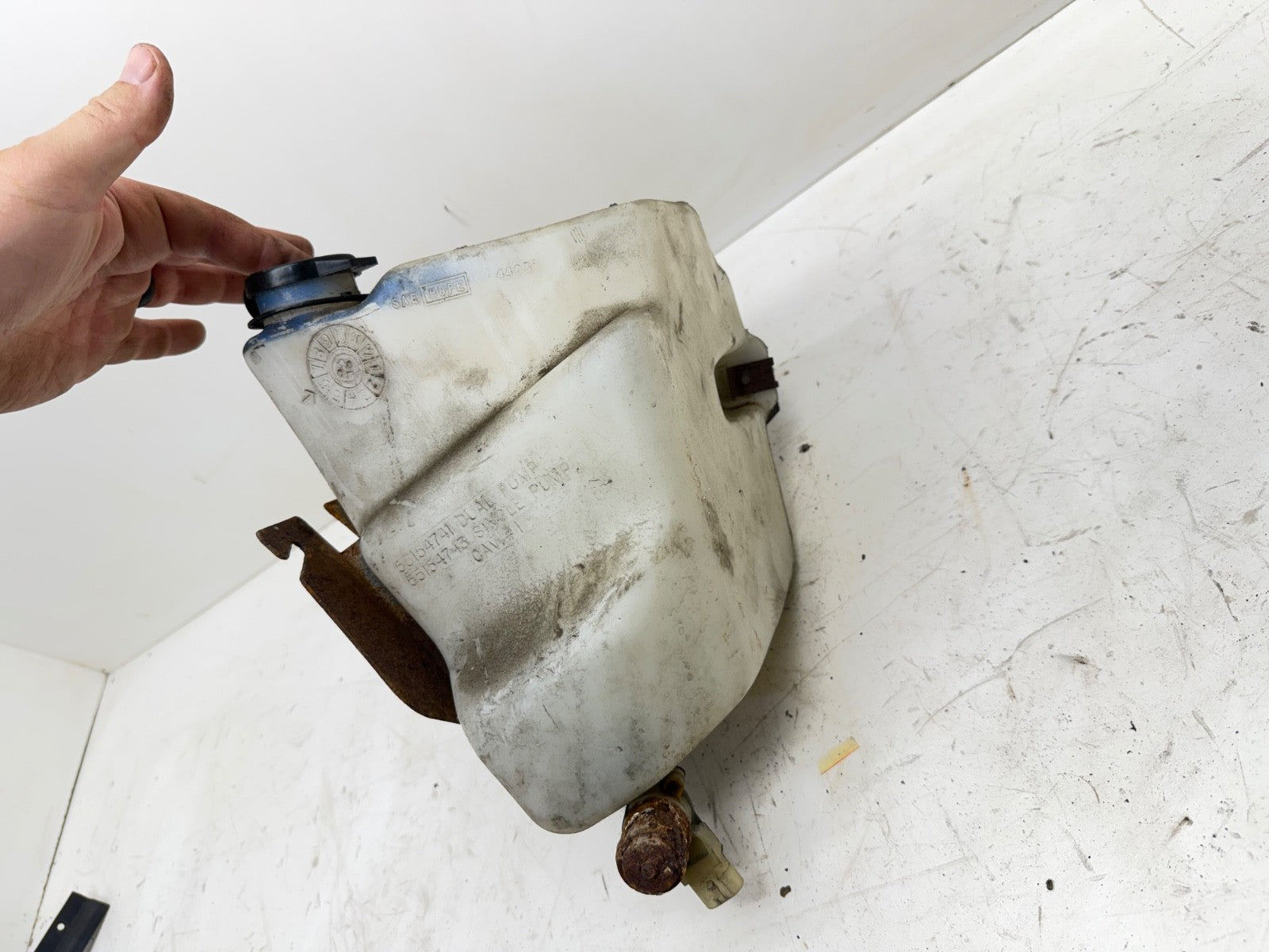 Jeep Wrangler YJ 91-95 Windshield Washer Fluid Reservoir Bottle 1 Single Pump OE