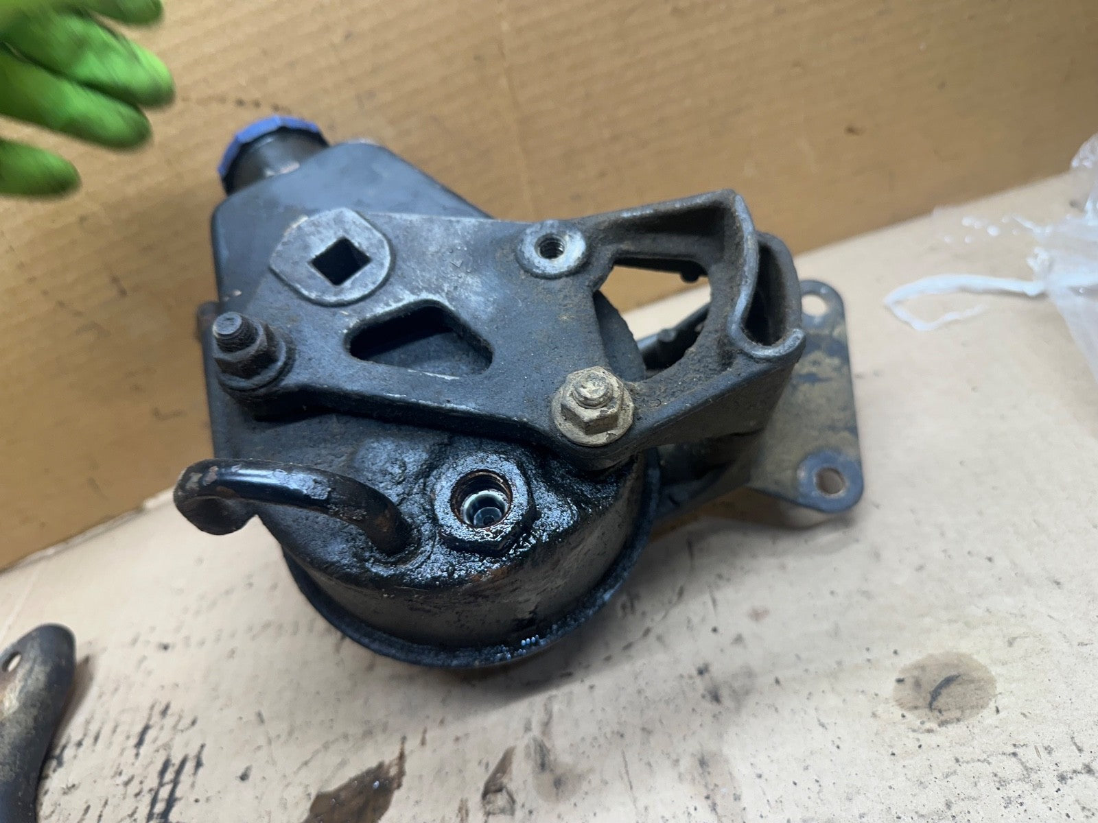 87-90 Jeep Wrangler YJ 4.2 L 6 Cyl Power Steering Pump Brackets Bracket OEM 4.2L