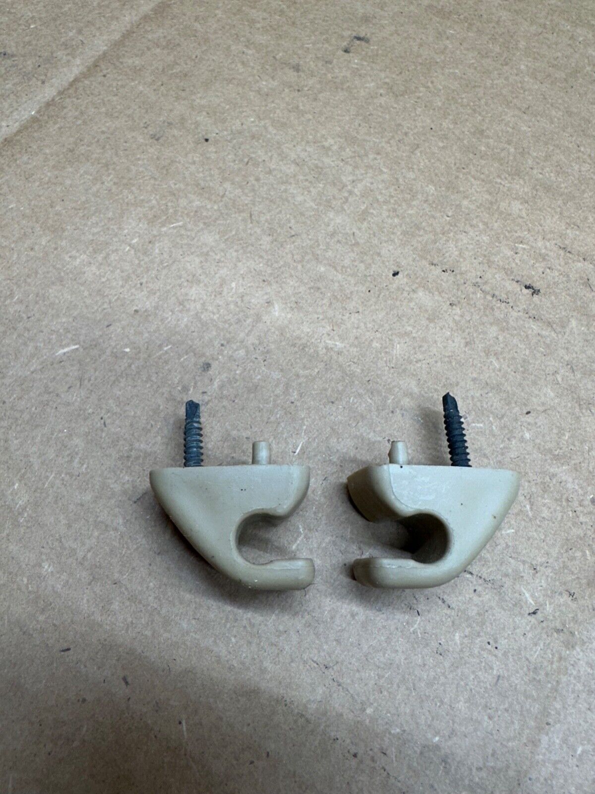 97-01 Jeep Cherokee XJ OEM Sun Visor Retaining Clips Pair Beige W/ Hardware Tan