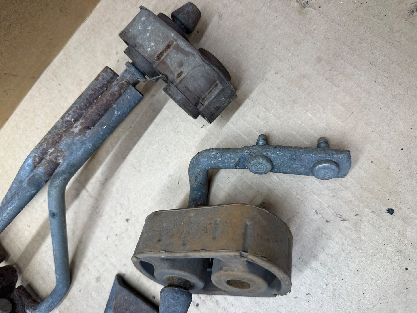08-14 Ford Econoline E-150 5.4 4.6 L Exhaust Mount Hanger Set of 3 e250 E350 OEM
