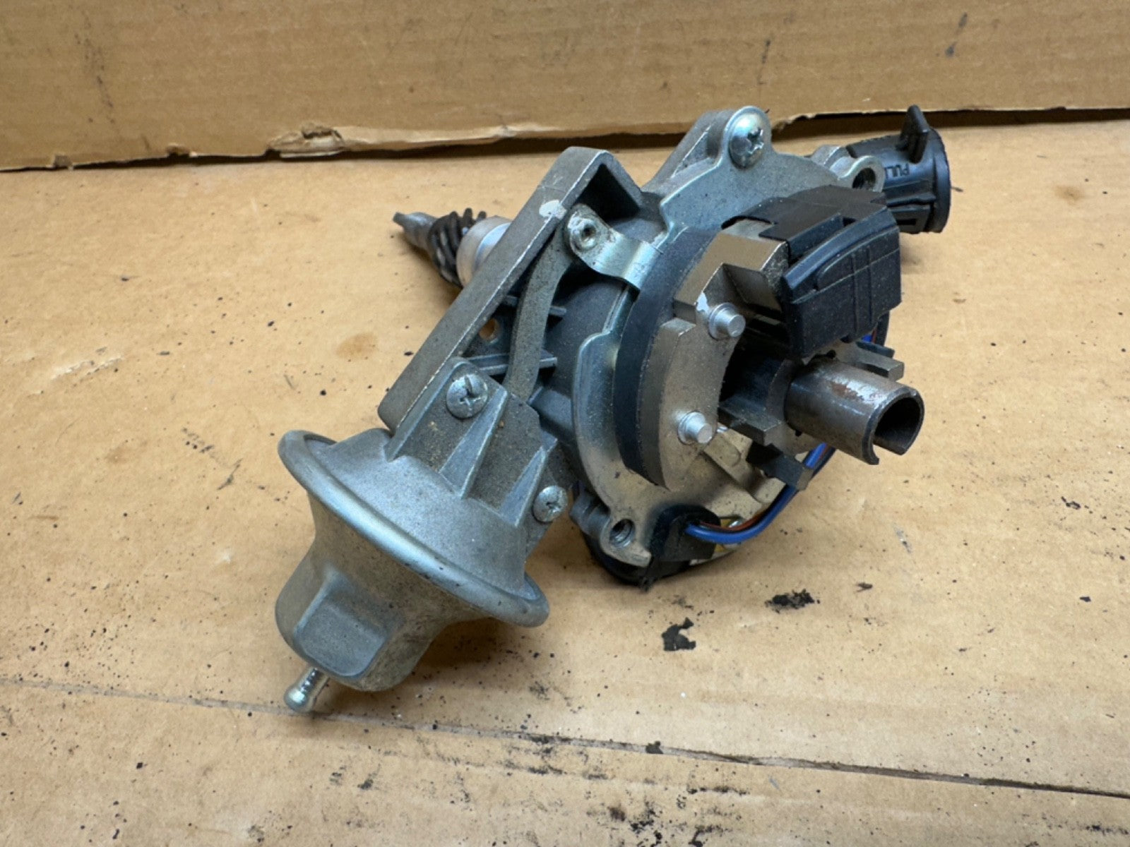 Distributor For 78-83 Jeep CJ5 4.2L 78-86 Jeep CJ7 4.2L 87-90 Jeep Wrangler 4.2L