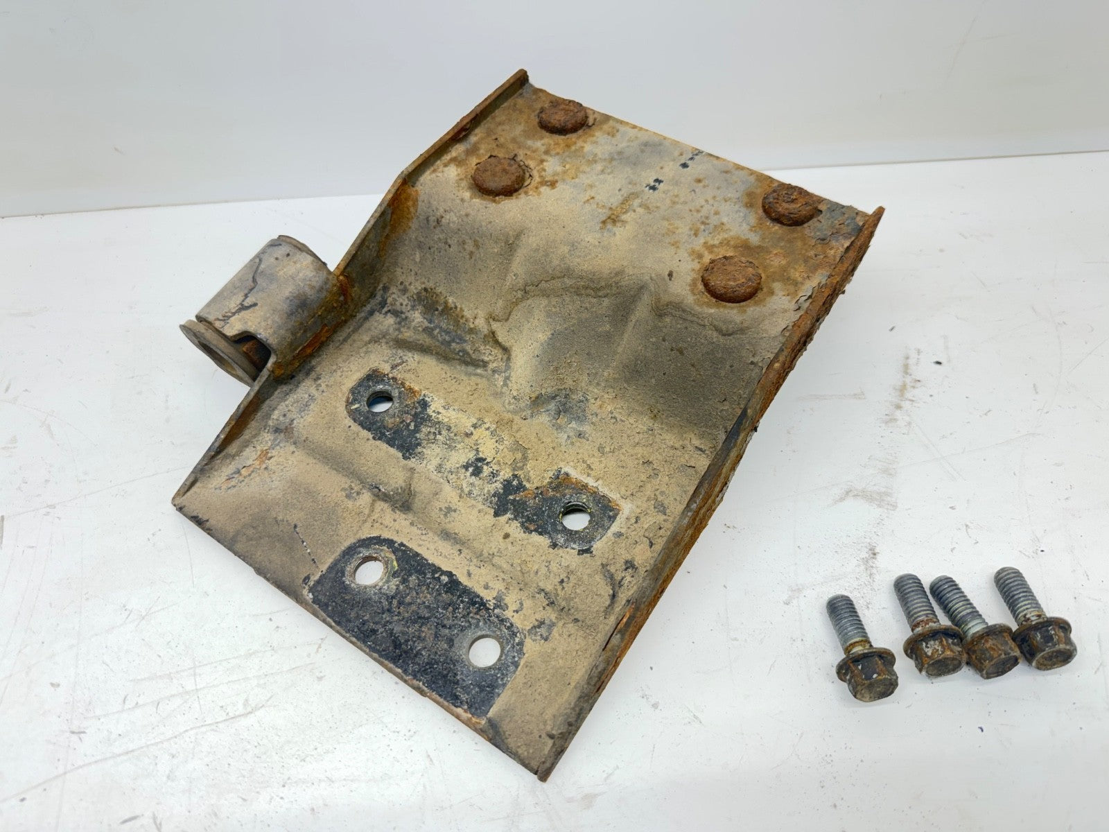 97-02 Wrangler Jeep TJ Transmission Mount Plate Bracket 4 cylinder 2.5L AX5 AX 5