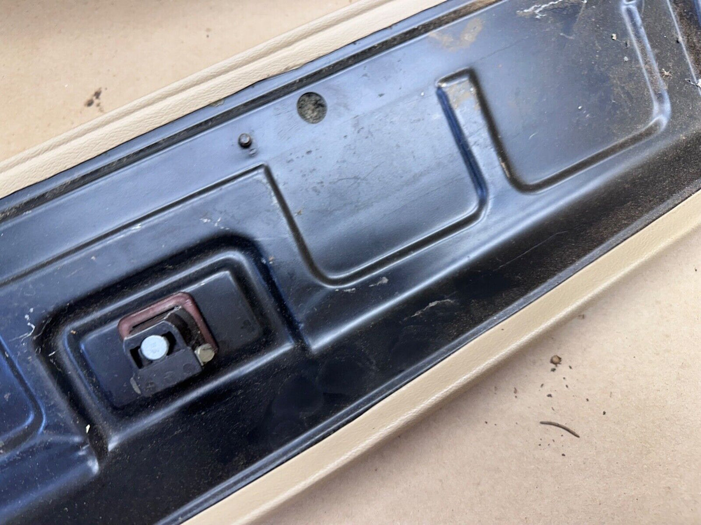 87-1996 Jeep Cherokee XJ Glove Box Lid Door Compartment Light Tan Glovebox OEM