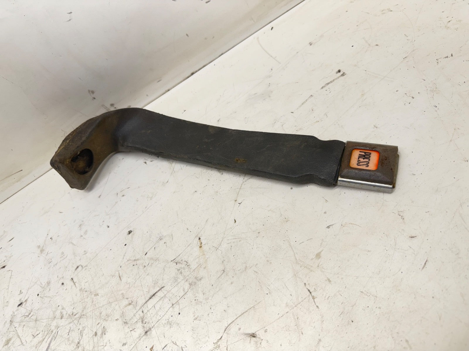 Jeep Wrangler YJ 87-90 Passenger Right Side Female Seat Belt Buckle OEM Seatbelt