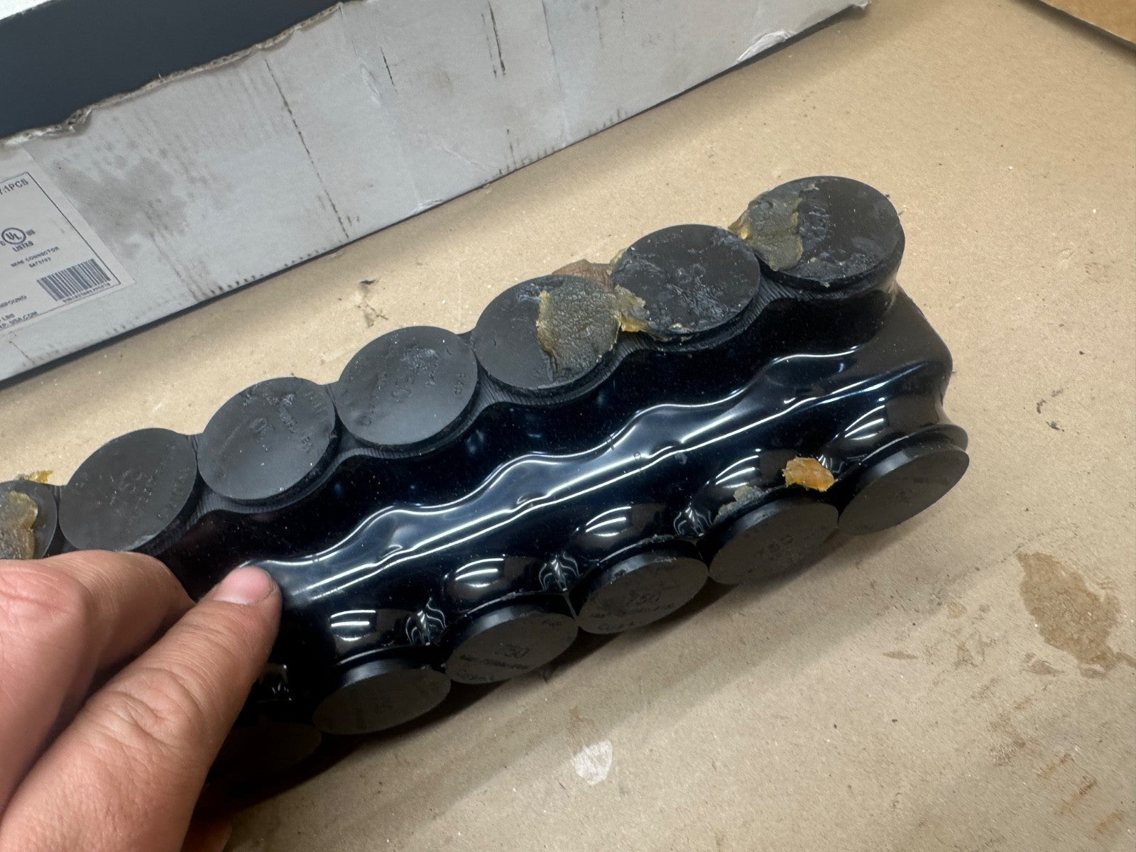 F4P IL750-10 750 MCM 10 Black PVC Insulated Lug UV BLACK MULTI-TAP 750-10 Lugs