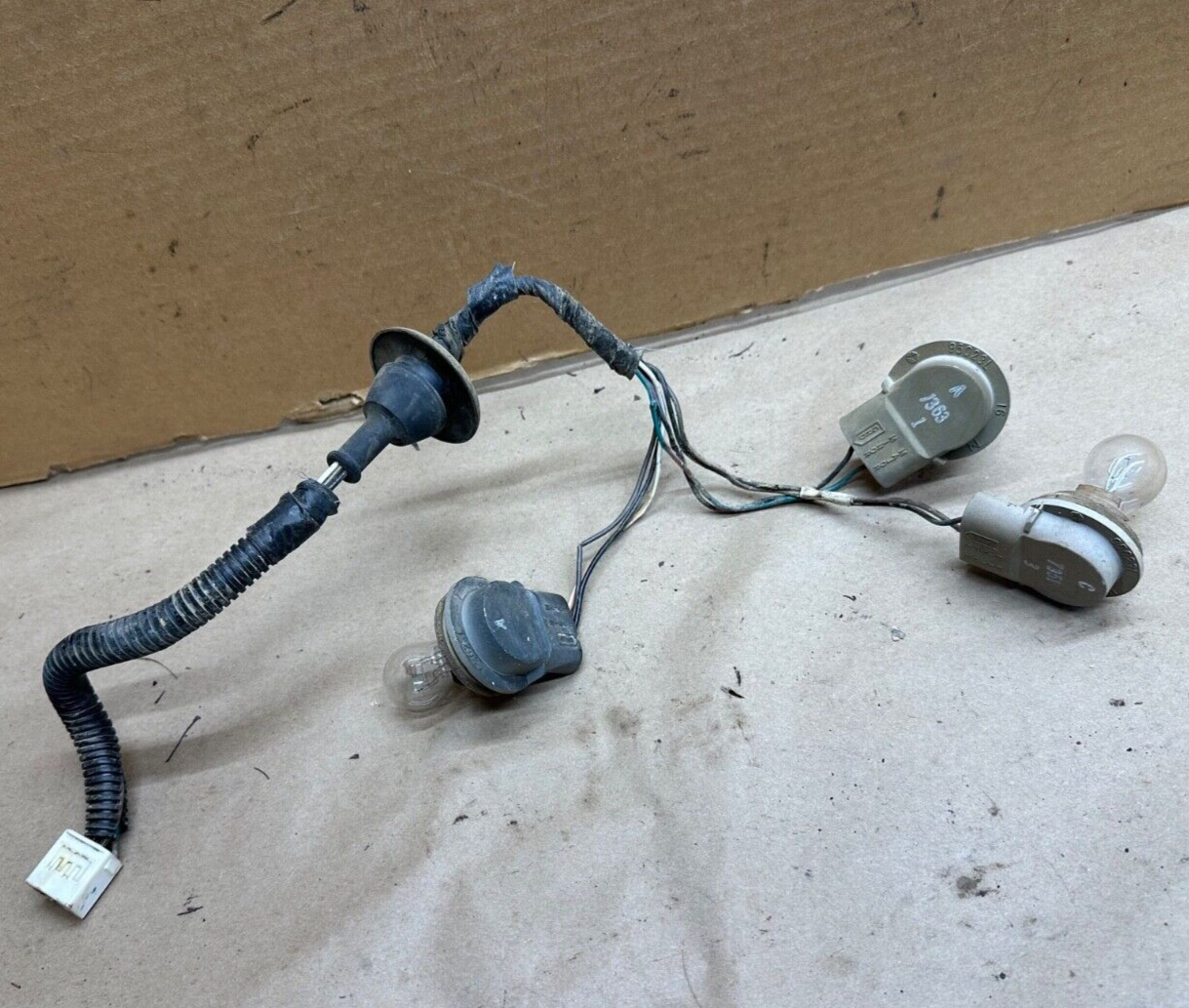 97-01 Jeep Cherokee XJ Tail Light Wiring Harness Left or Right Plug -READ AD-