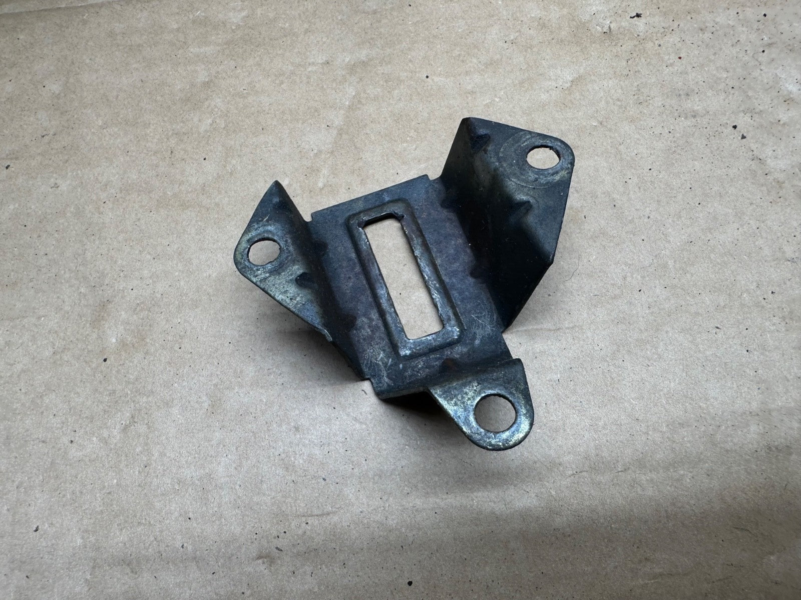 4.2 L Jeep Wrangler YJ CJ CJ5 CJ7 4.2L 258 Air Cleaner Bridge Bracket Mount OEM