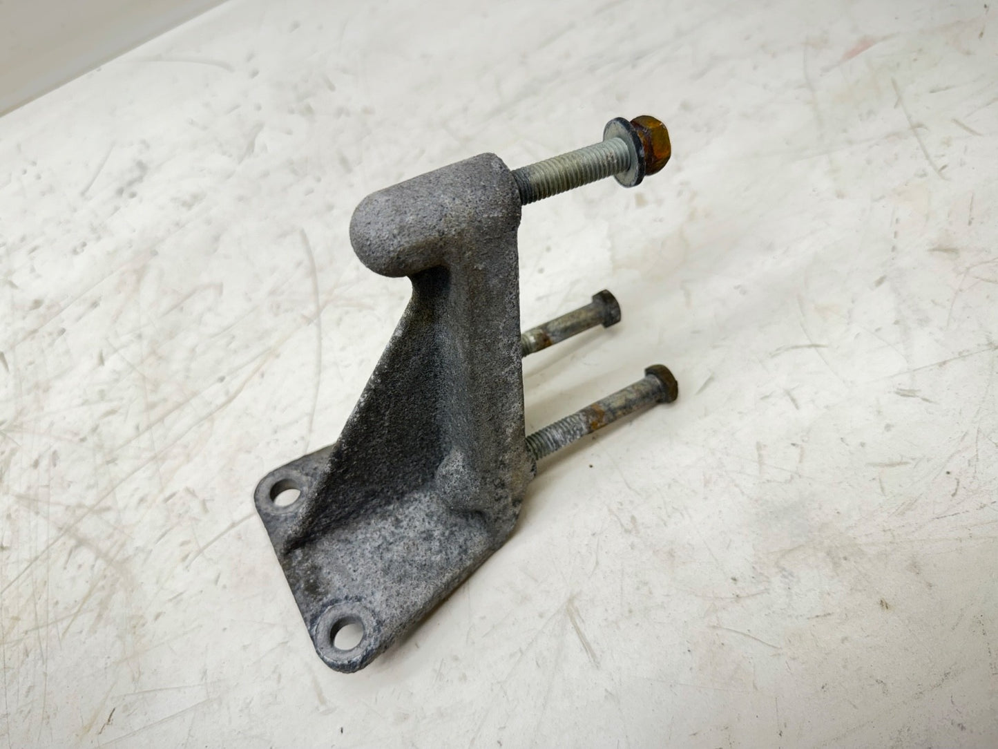 Jeep Wrangler YJ TJ 91-99 OEM 4.0 Engine Alternator Lower Mount Bracket 53007607