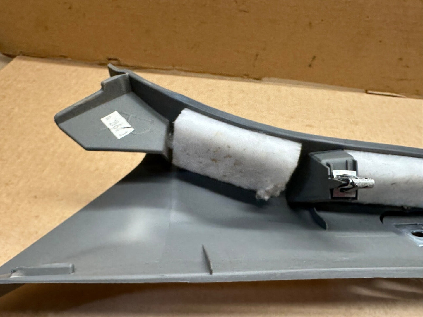 03-07 Ford F250 F350 RH Right Passenger A-Pillar Trim Grab Handle Gray OEM Grey