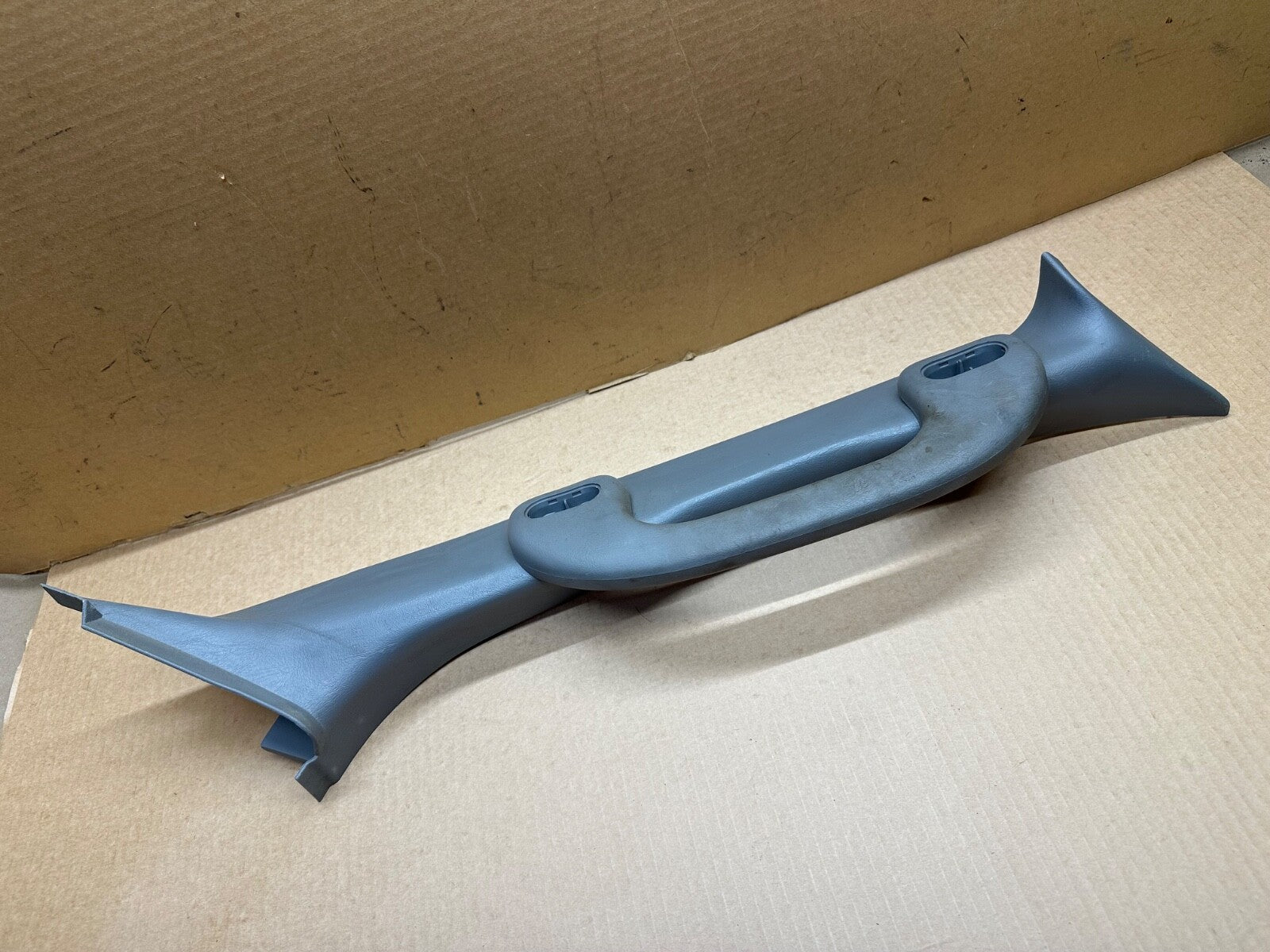 03-07 Ford F250 F350 RH Right Passenger A-Pillar Trim Grab Handle Gray OEM Grey