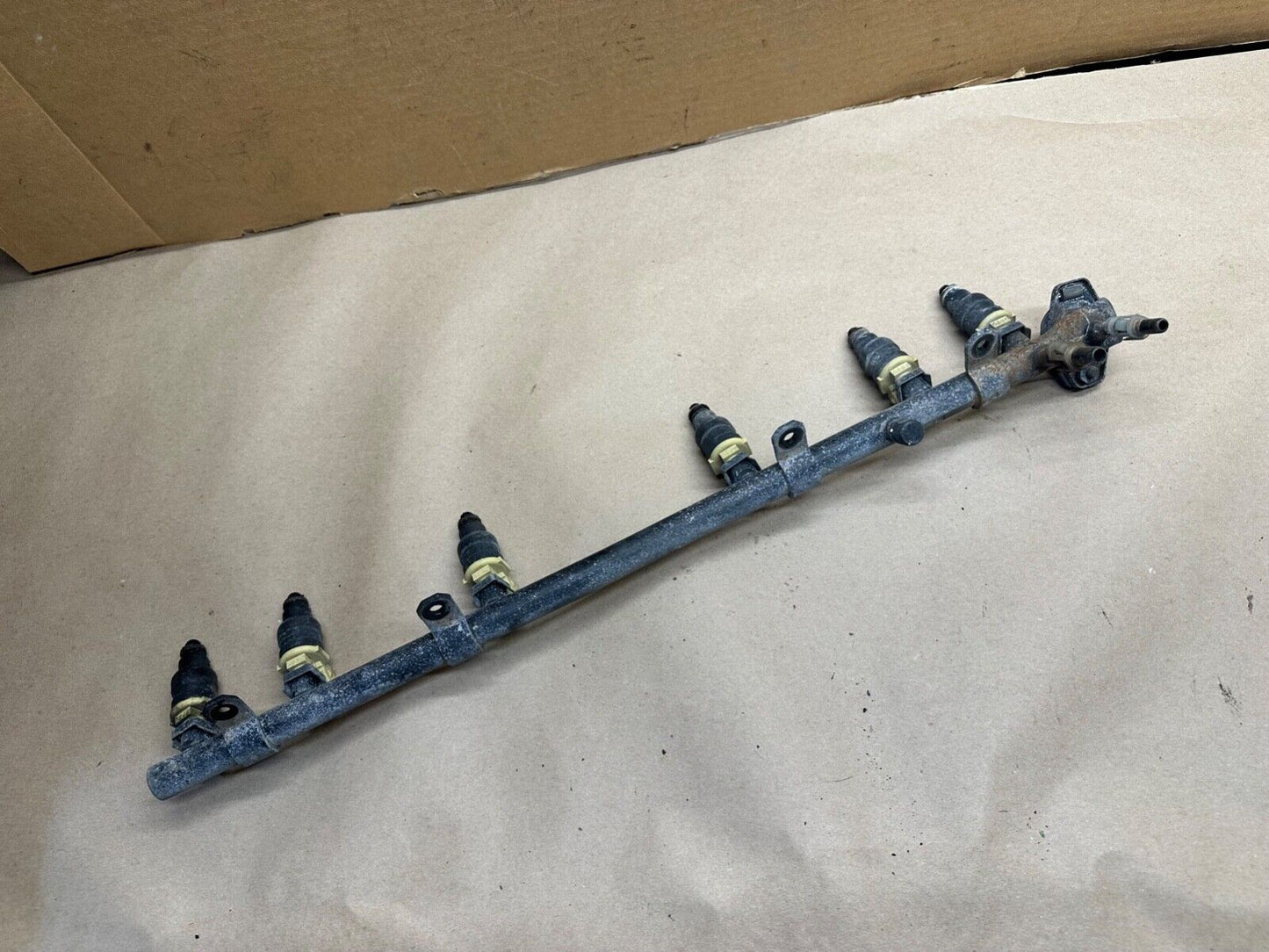 91-95 Jeep Cherokee XJ OEM Fuel Rail w/ Injectors 4.0L Wrangler YJ Factory OE