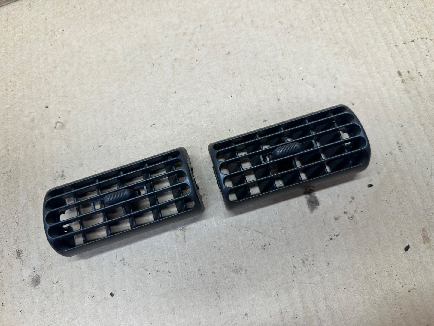 Jeep Wrangler TJ 97-06 OEM Center Dash Vents Louver Outlet Driver Passenger PAIR