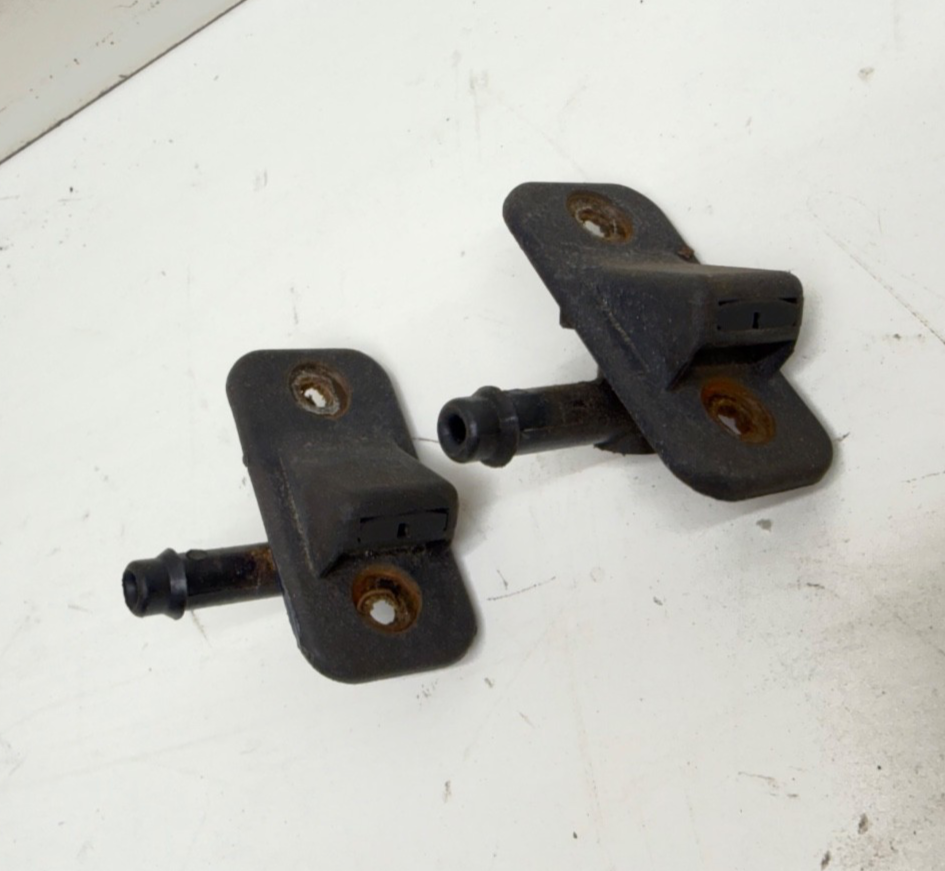 Jeep Wrangler YJ 87-95 Windshield Washer Nozzle Spray Squirter Set Sprayer OEM