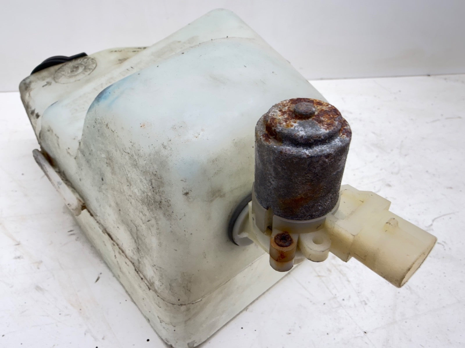 Jeep Wrangler YJ 91-95 Windshield Washer Fluid Reservoir Bottle 1 Single Pump OE