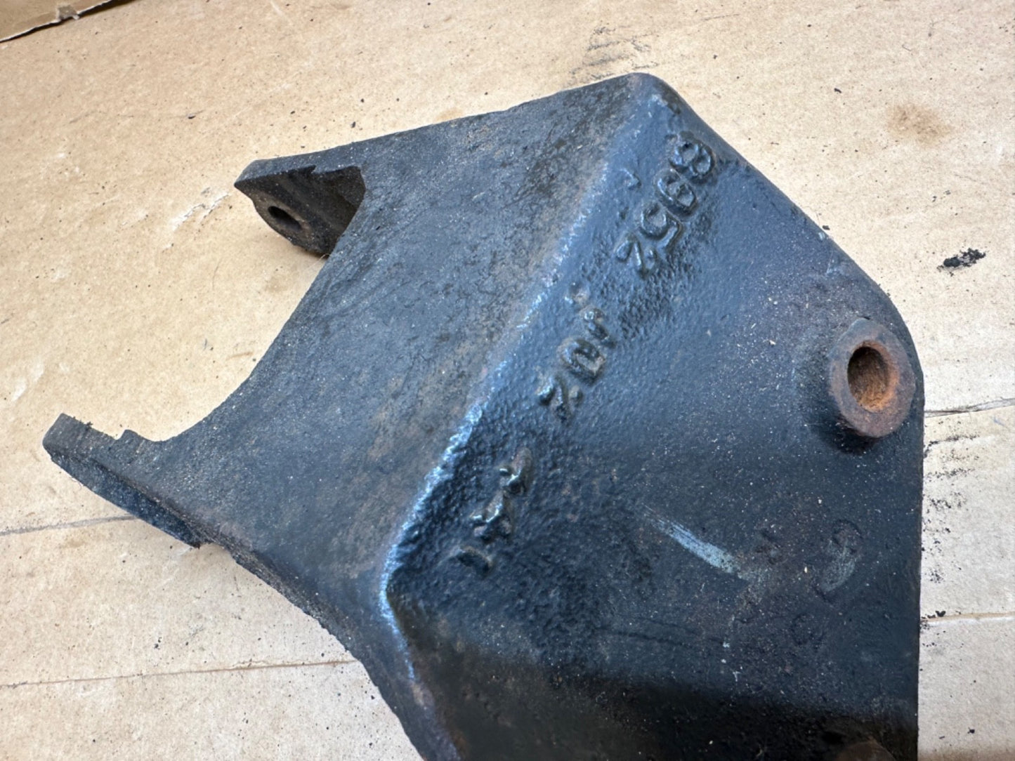 87-98 Jeep Wrangler YJ TJ Engine Mount Bracket Driver Side 8952002441 Left 4.0L