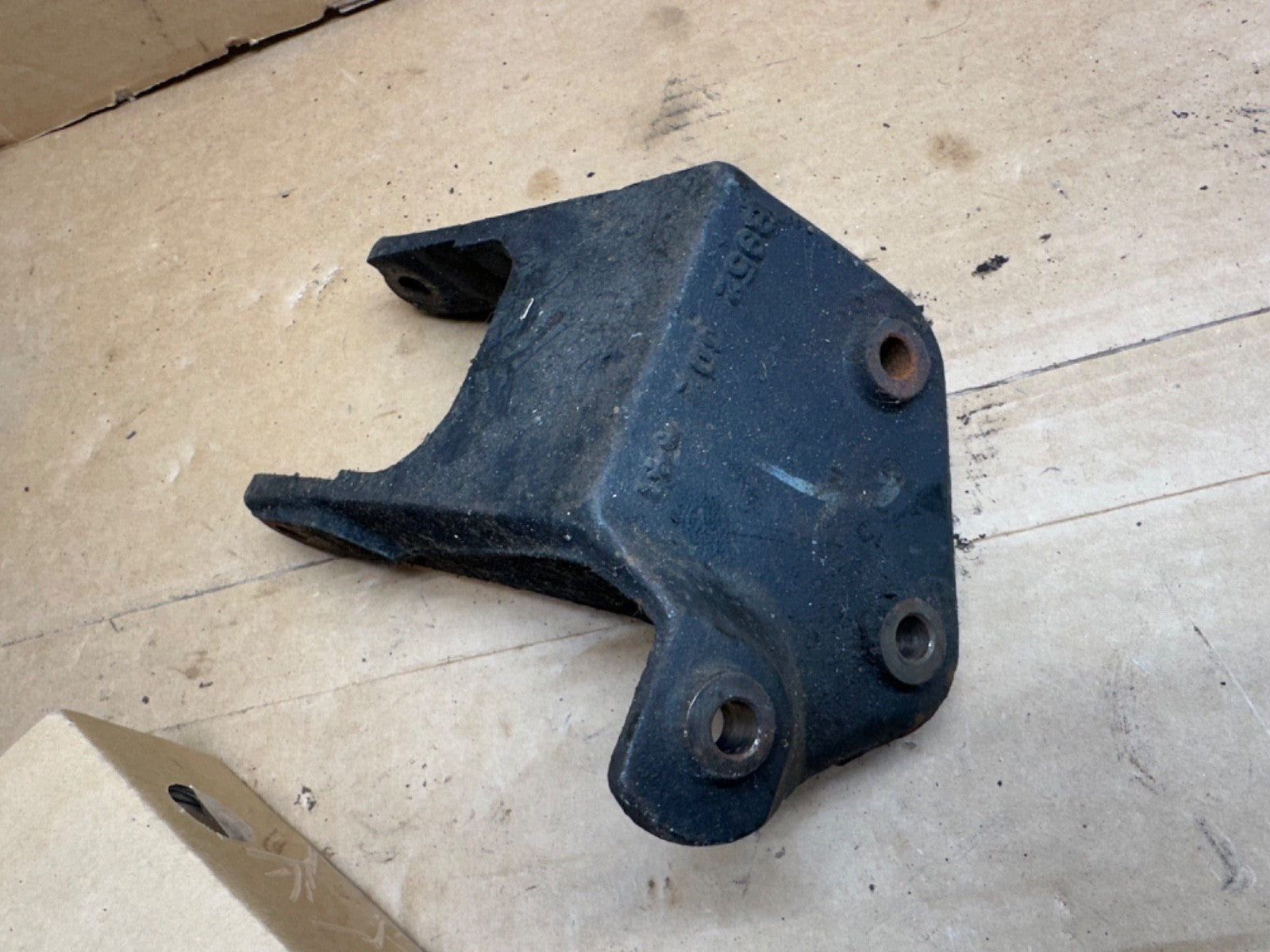 87-98 Jeep Wrangler YJ TJ Engine Mount Bracket Driver Side 8952002441 Left 4.0L
