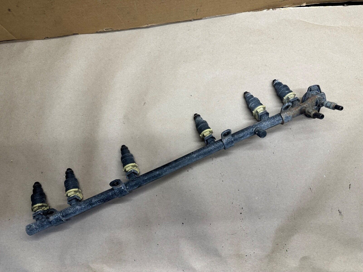 91-95 Jeep Cherokee XJ OEM Fuel Rail w/ Injectors 4.0L Wrangler YJ Factory OE