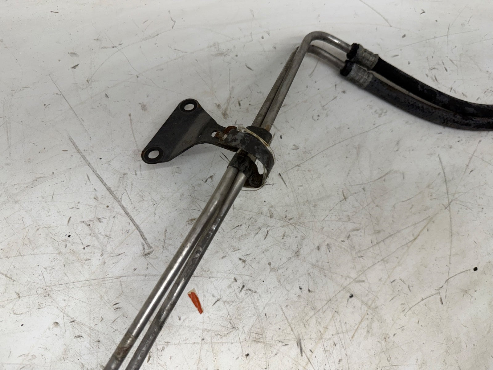 Jeep Wrangler YJ 91-95 4.0L 6 cylinder 4.0 Fuel Line Engine Rail Frame Gas Hose