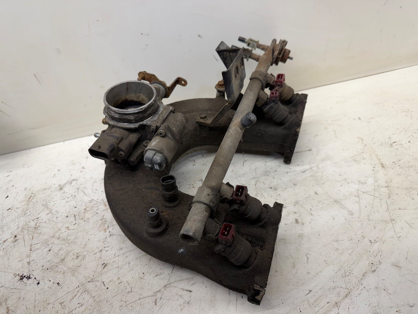 91-95 Jeep Wrangler YJ 2.5 L 4 Cyl Intake Manifold Fuel Rail Throttle Body OEM