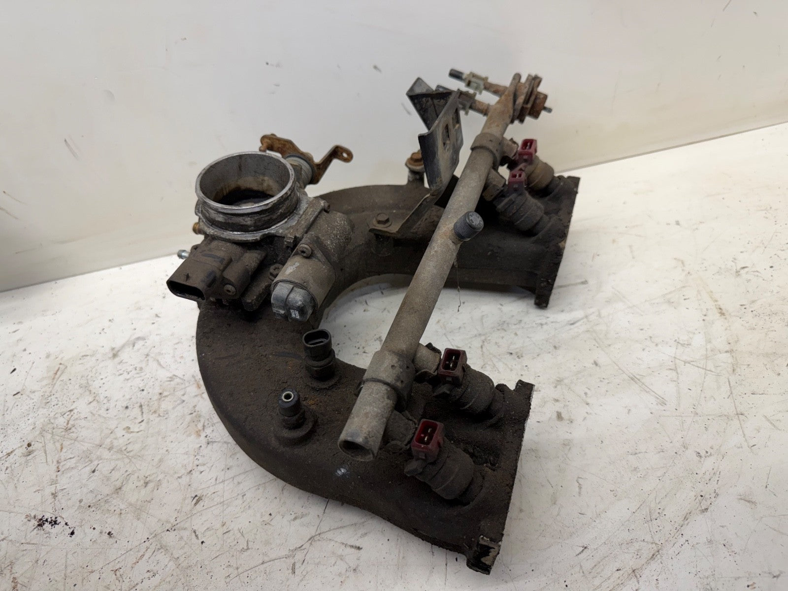 91-95 Jeep Wrangler YJ 2.5 L 4 Cyl Intake Manifold Fuel Rail Throttle Body OEM