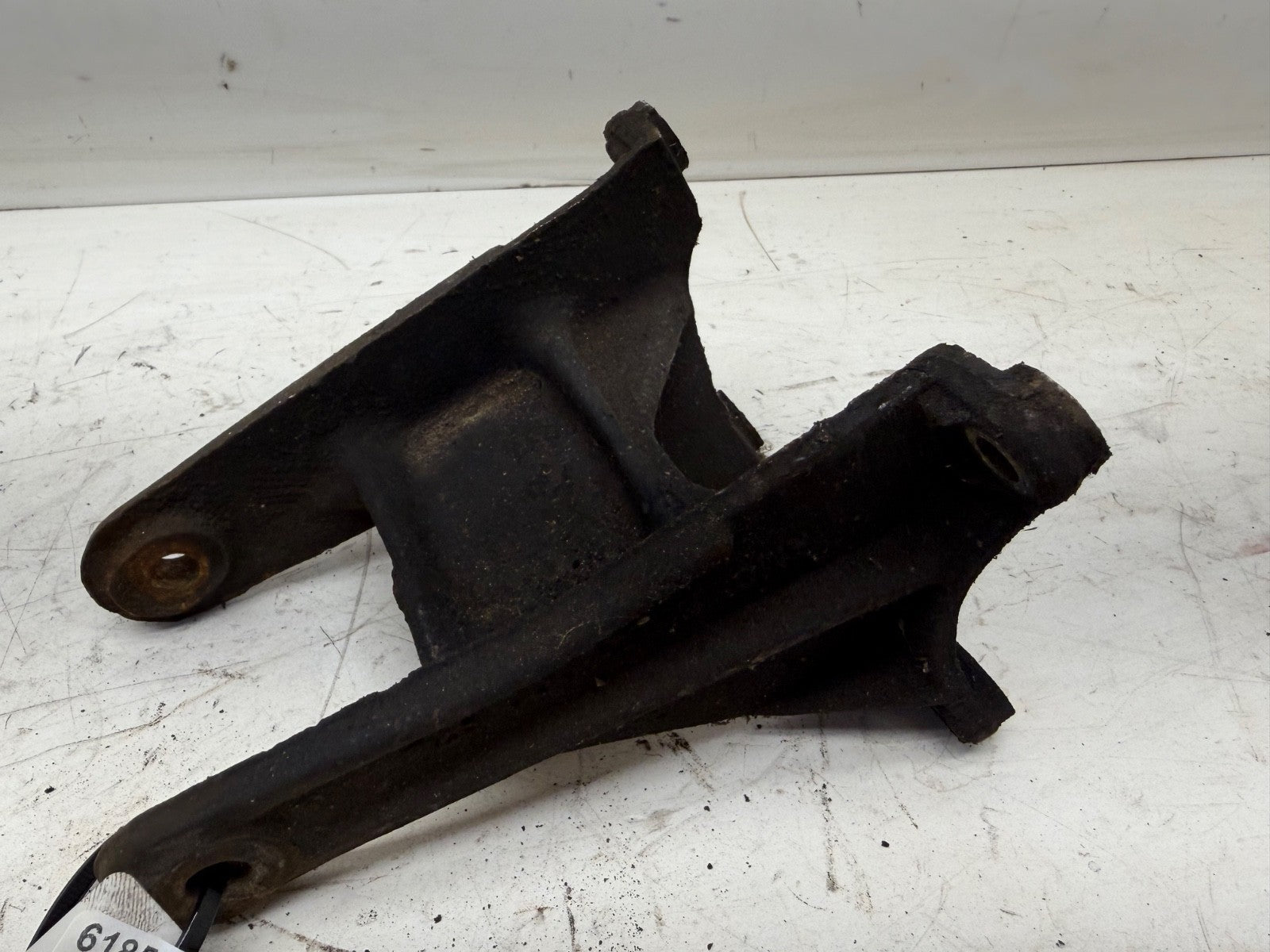 87-95 Jeep Wrangler YJ 2.5 4 Cyl Driver Side Motor Mount Bracket Left Engine OEM