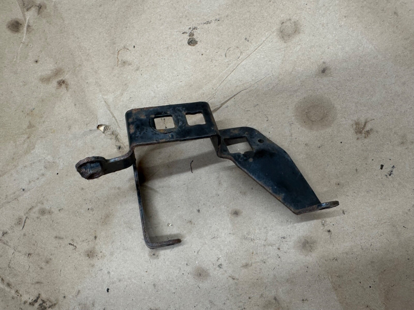 01-06 Jeep Wrangler TJ 4.0L Throttle Cable Bracket Kickdown Mount OEM Factory OE