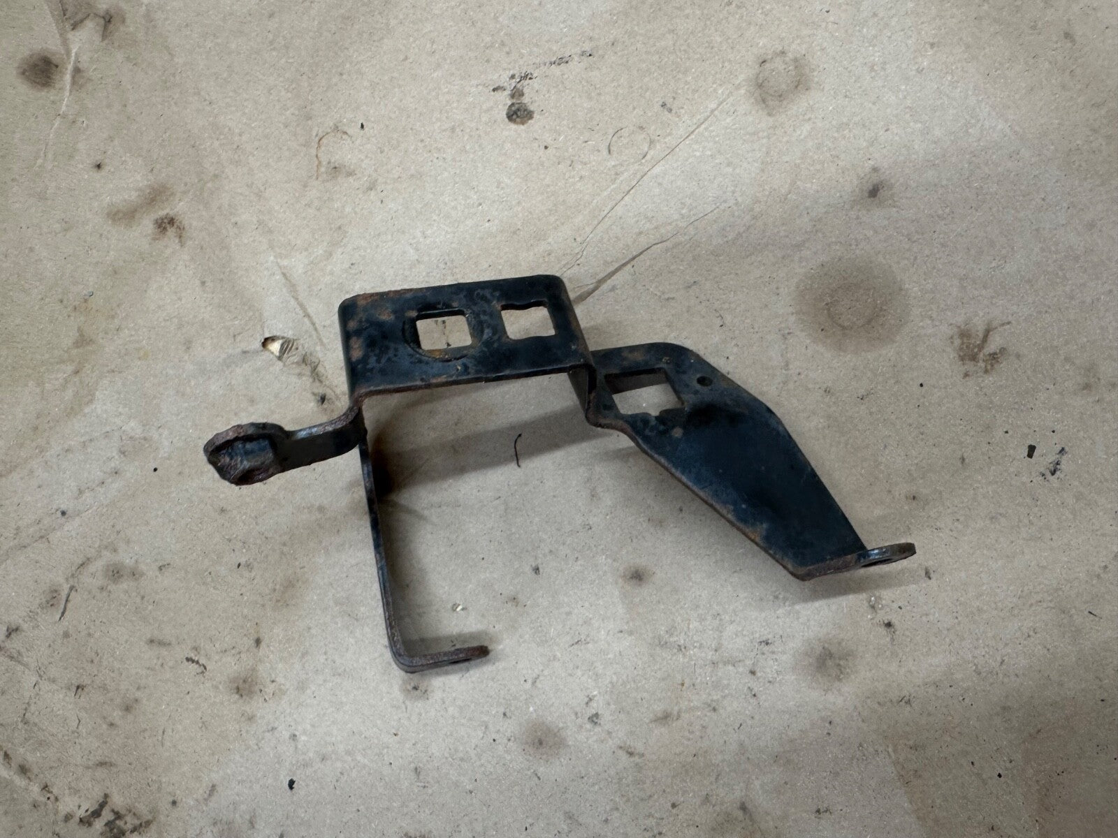 01-06 Jeep Wrangler TJ 4.0L Throttle Cable Bracket Kickdown Mount OEM Factory OE