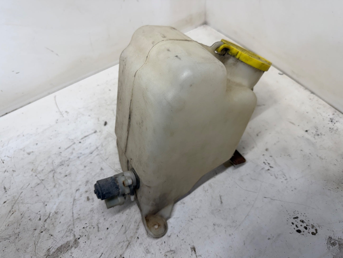 97-02 Jeep TJ Wrangler Single Pump Windshield Washer Reservoir Sprayer Tank OEM