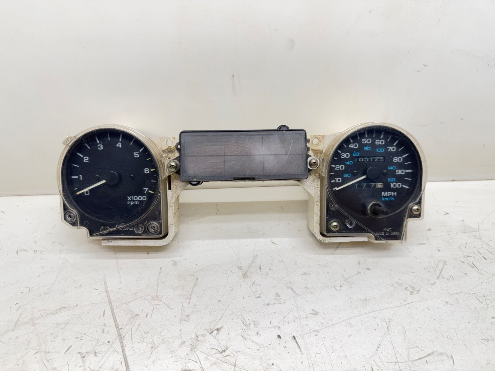 92-95 Jeep Wrangler YJ Gauge Instrument Cluster Speedometer Tachometer 165k Mile