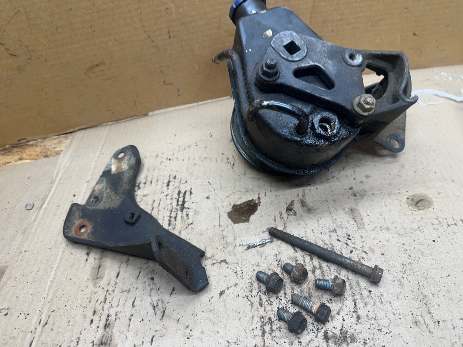 87-90 Jeep Wrangler YJ 4.2 L 6 Cyl Power Steering Pump Brackets Bracket OEM 4.2L