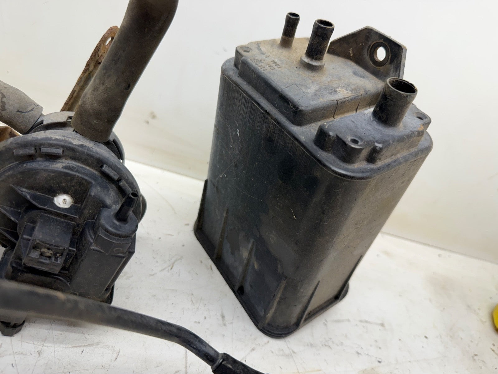 Jeep Wrangler TJ 98-02 Fuel Vapor Charcoal Canister Evap Pump Emissions Emission