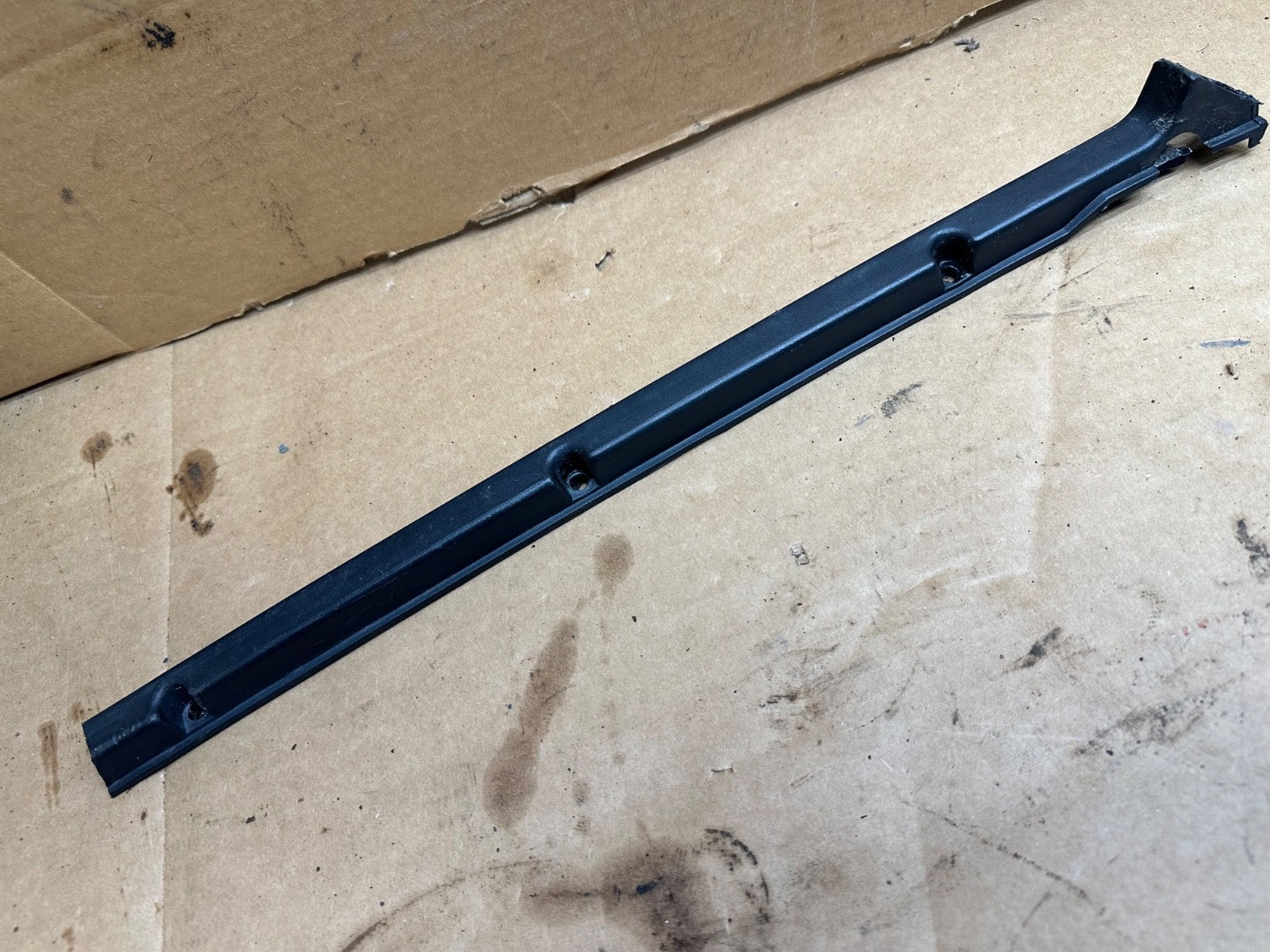 97-02 Jeep TJ Wrangler Windshield Frame Door Pillar Left OEM Trim Mount Bracket