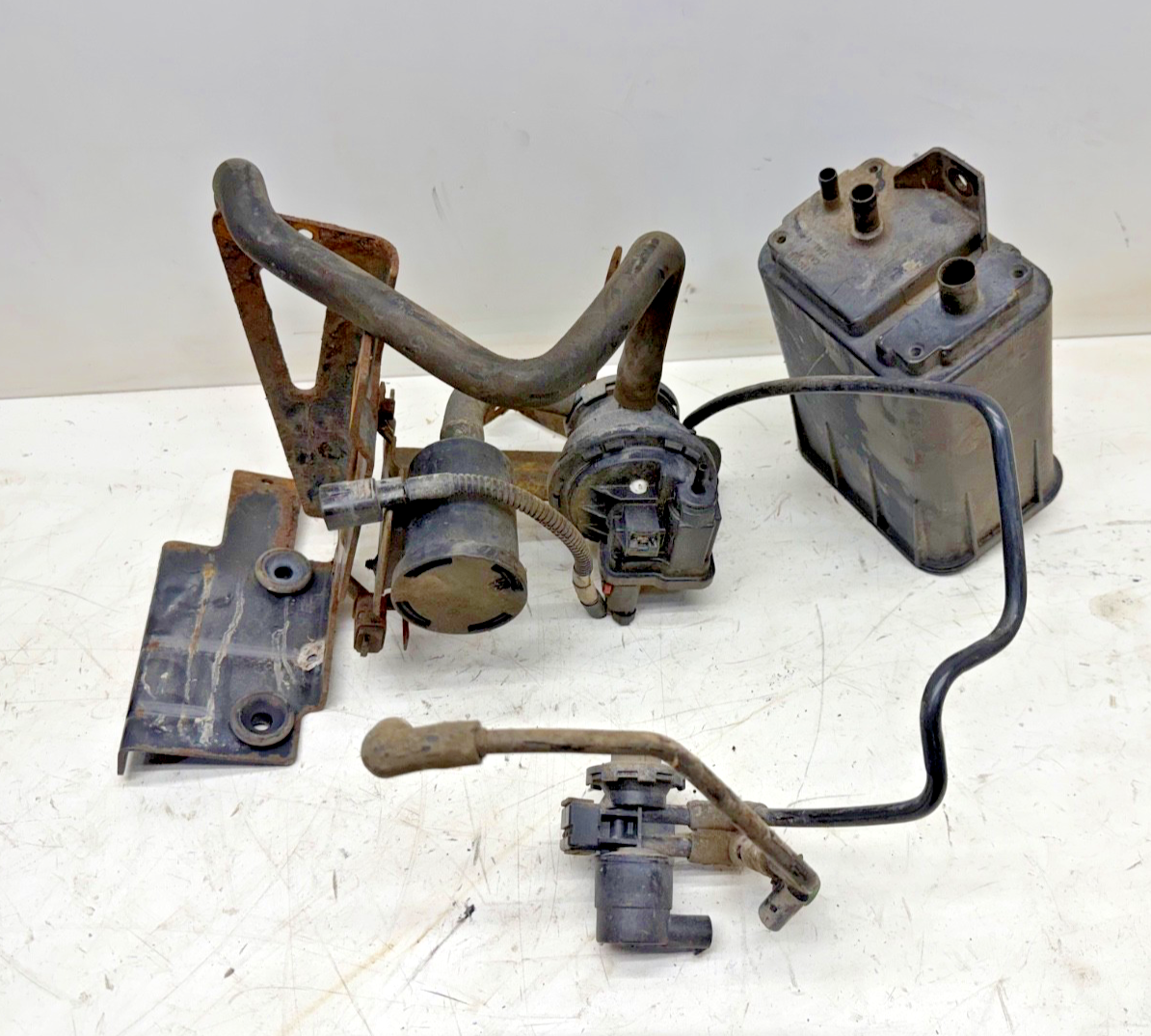 Jeep Wrangler TJ 98-02 Fuel Vapor Charcoal Canister Evap Pump Emissions Emission