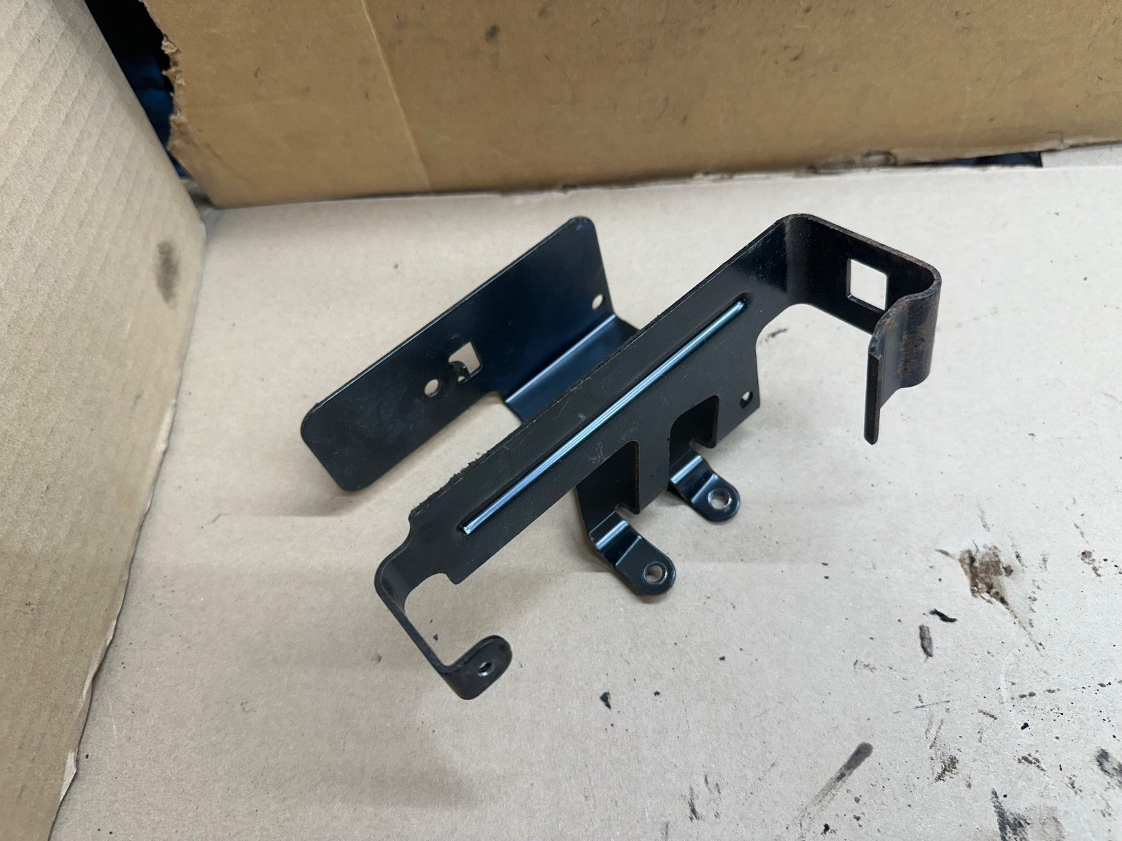 Jeep Wrangler TJ 97-06 Dash Bulkhead Mount Bracket Factory Fuse Under Behind OEM