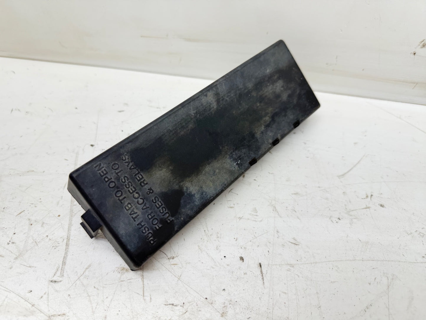 Jeep Wrangler YJ 91-95 Under Hood Fuse Block Relay Panel Cover OEM 56017145