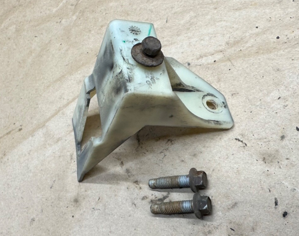 08-14 Ford Econoline E 150 250 350 Van Power Steering Reservoir Mounting Bracket