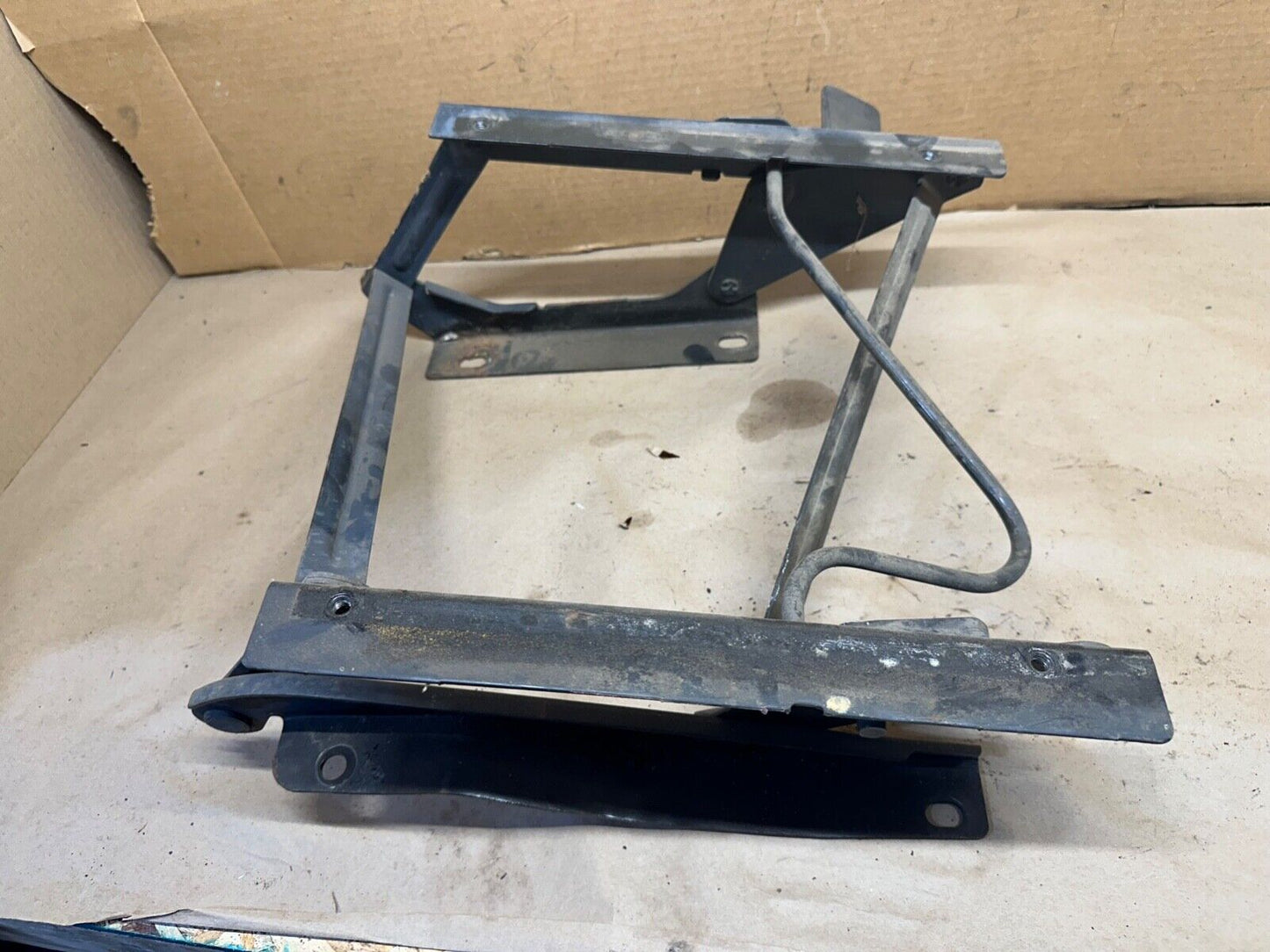 87-95 Jeep Wrangler YJ Passenger Right Fold Seat Bracket Riser Flip Forward OE