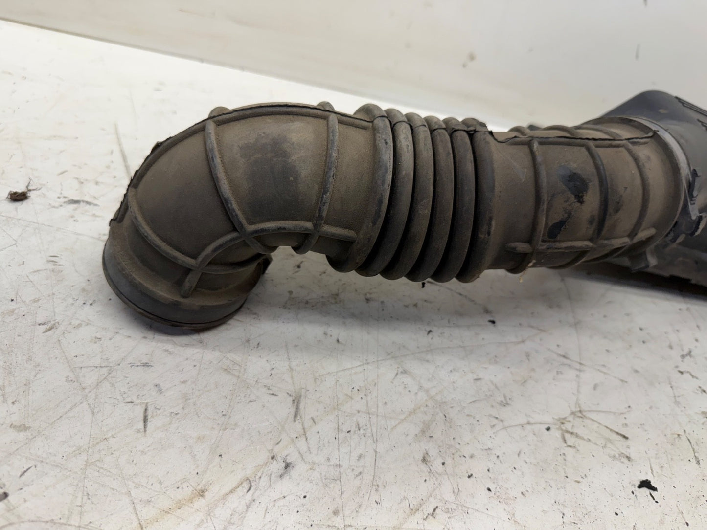 53006276 Engine Air Filter Hose for 2.5L Jeep Wrangler YJ 91-95 Air Box LID OEM