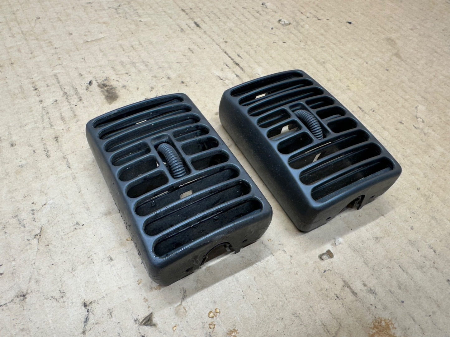 Grey 97-06 TJ Jeep Wrangler HVAC Dash AIR VENT Panel A/C Heat Left Right PAIR AC