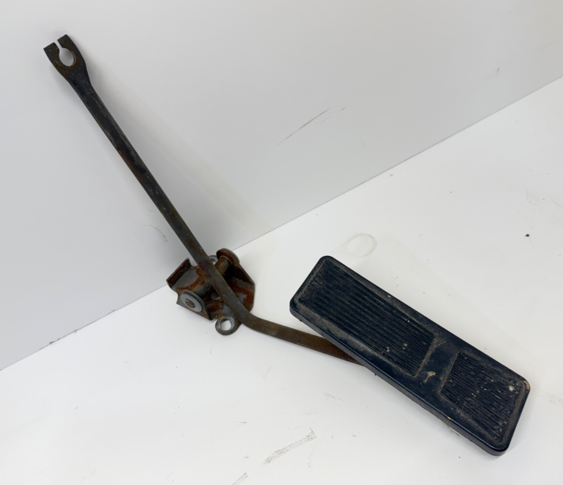 Jeep Cherokee XJ 84-96 OEM Fuel Gas Accelerator Pedal Throttle Petal Go Factory