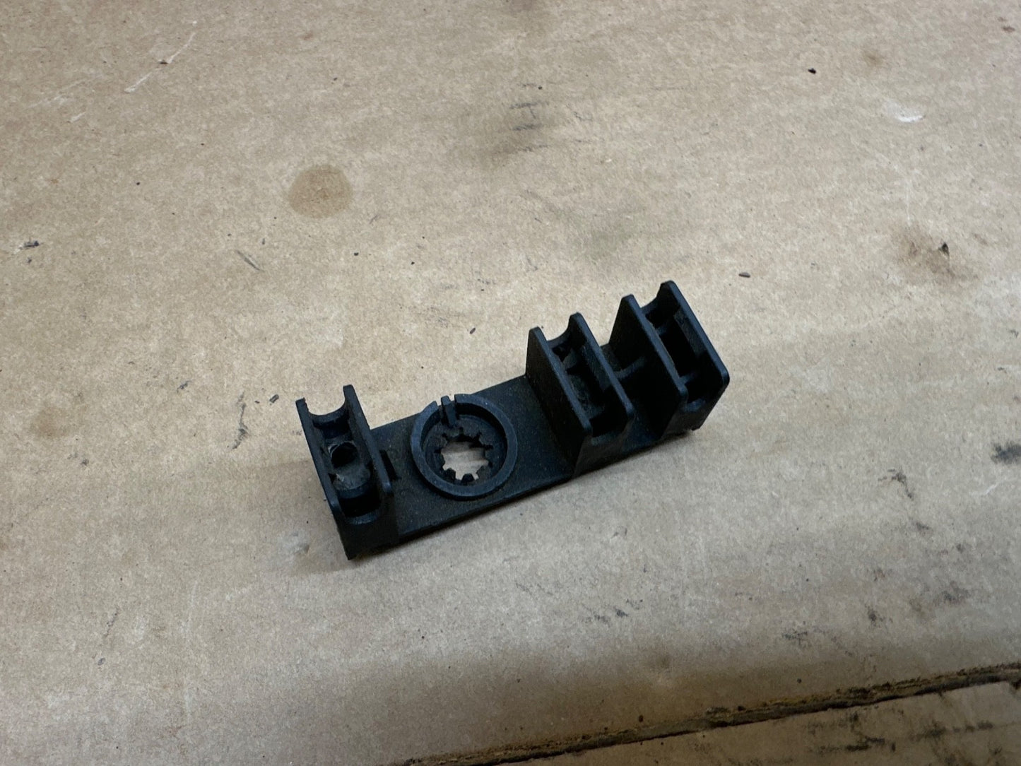 6 CYL 91-95 Jeep Wrangler YJ 4.0 L Valve Cover CABLE GUIDE Clip Bracket Throttle