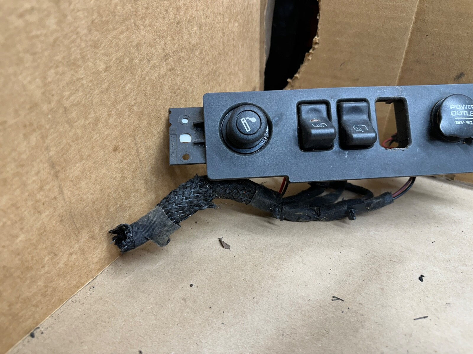 97-01 Jeep Cherokee XJ Dash Switch Panel Dash Defrost Rear Wiper 12v outlet OEM