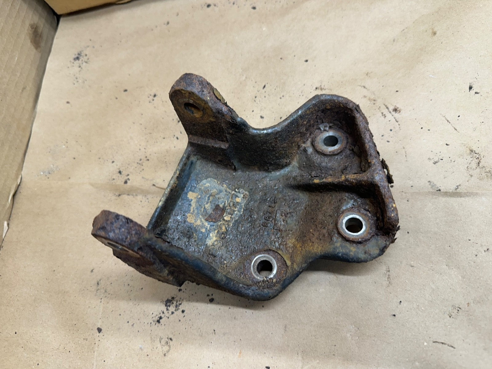 1987-90 Jeep Wrangler YJ Engine Mount Bracket Passenger Side - 8952002786 Right