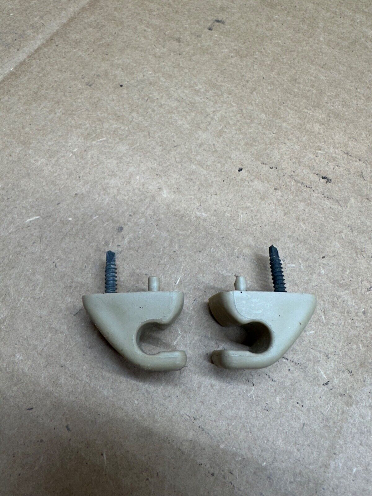 97-01 Jeep Cherokee XJ OEM Sun Visor Retaining Clips Pair Beige W/ Hardware Tan