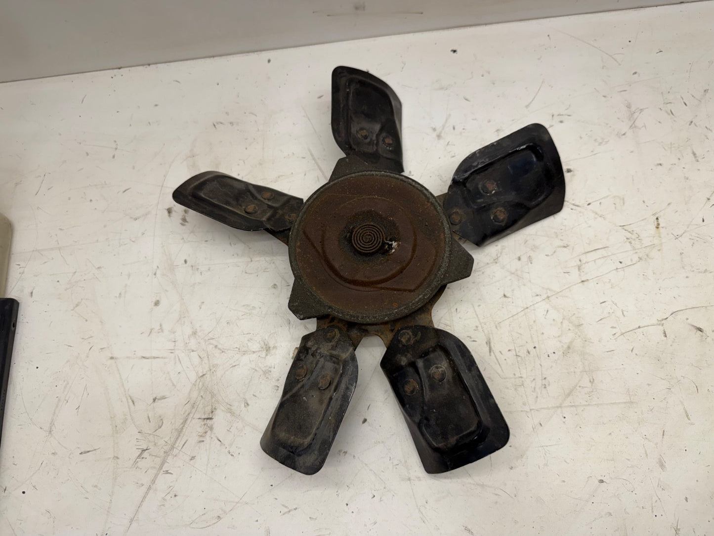 Jeep Wrangler YJ 92-95 2.5 L 4 cylinder Engine Cooling Fan clutch 2.5L Radiator