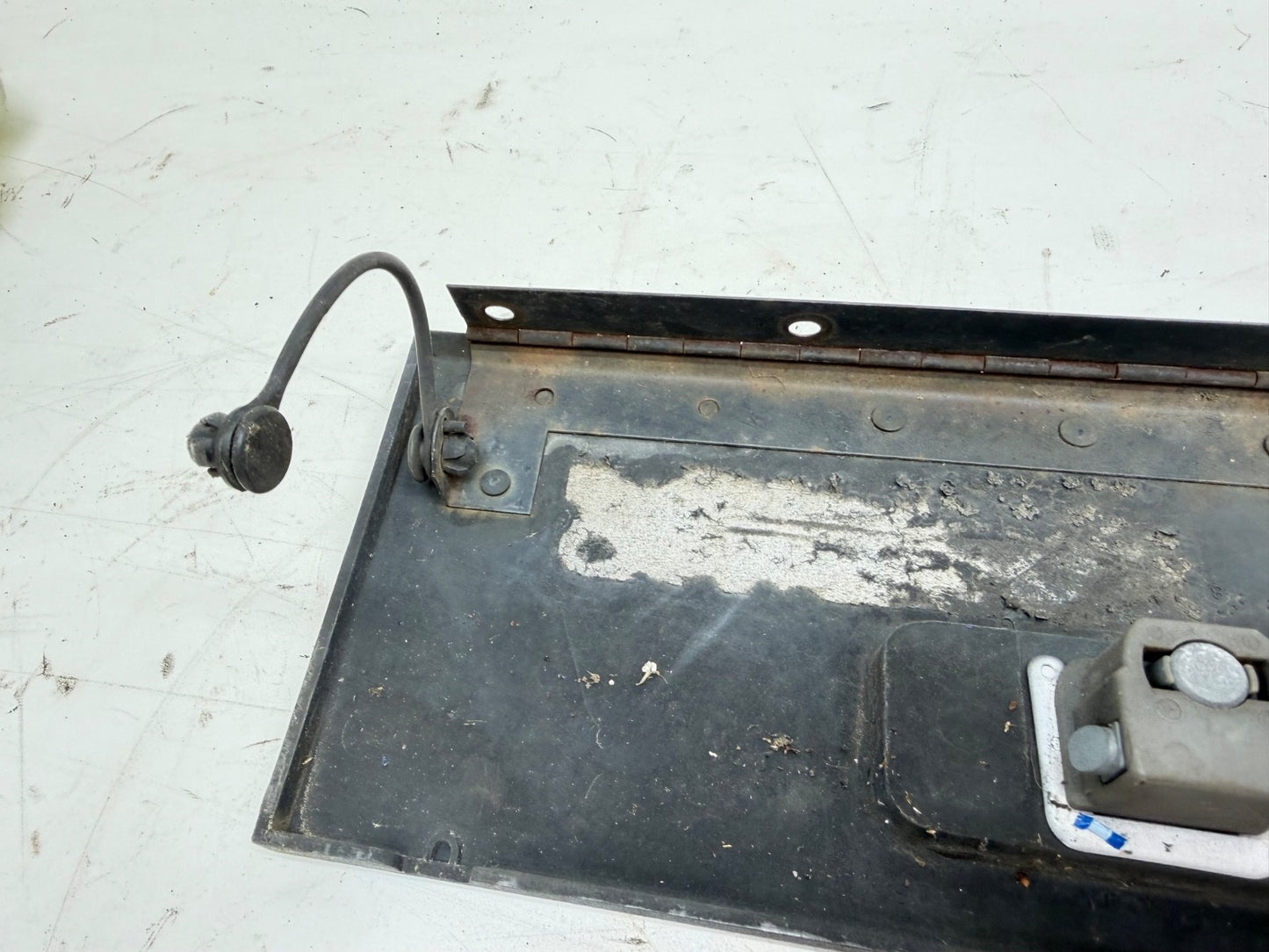 Jeep Wrangler YJ 87-95 OEM Black Glove Box Glovebox Door Factory OEM Latch Hinge