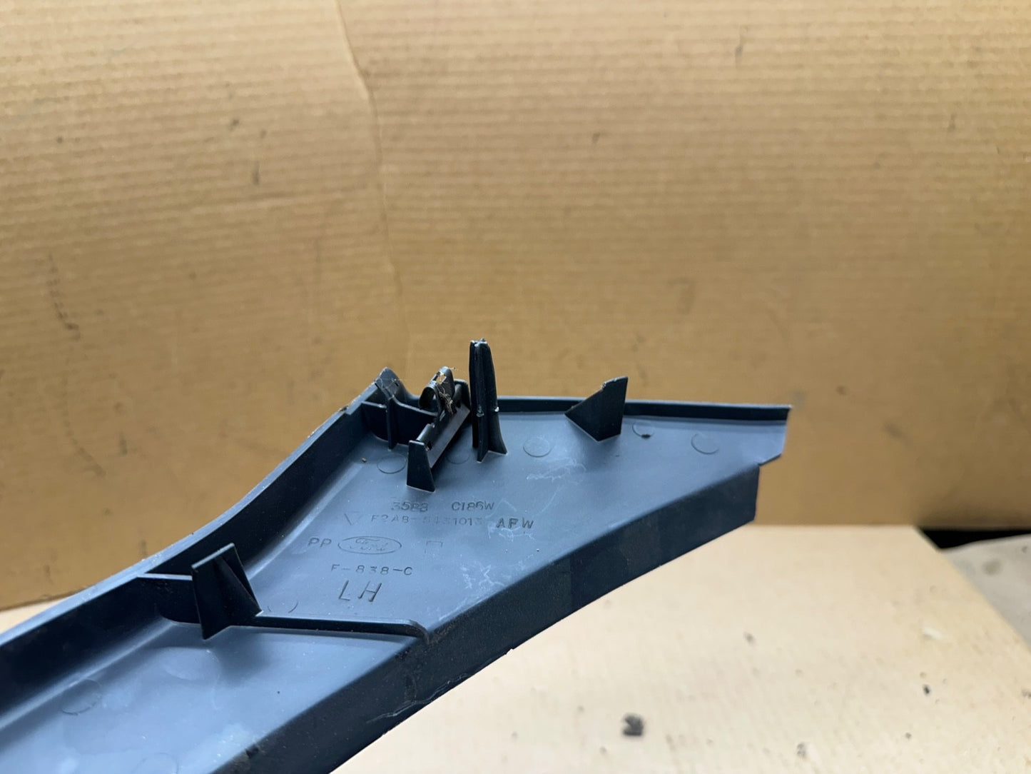 2003-2011 FORD CROWN VICTORIA LEFT REAR INNER LOWER QUARTER TRIM DARK GRAY/Black
