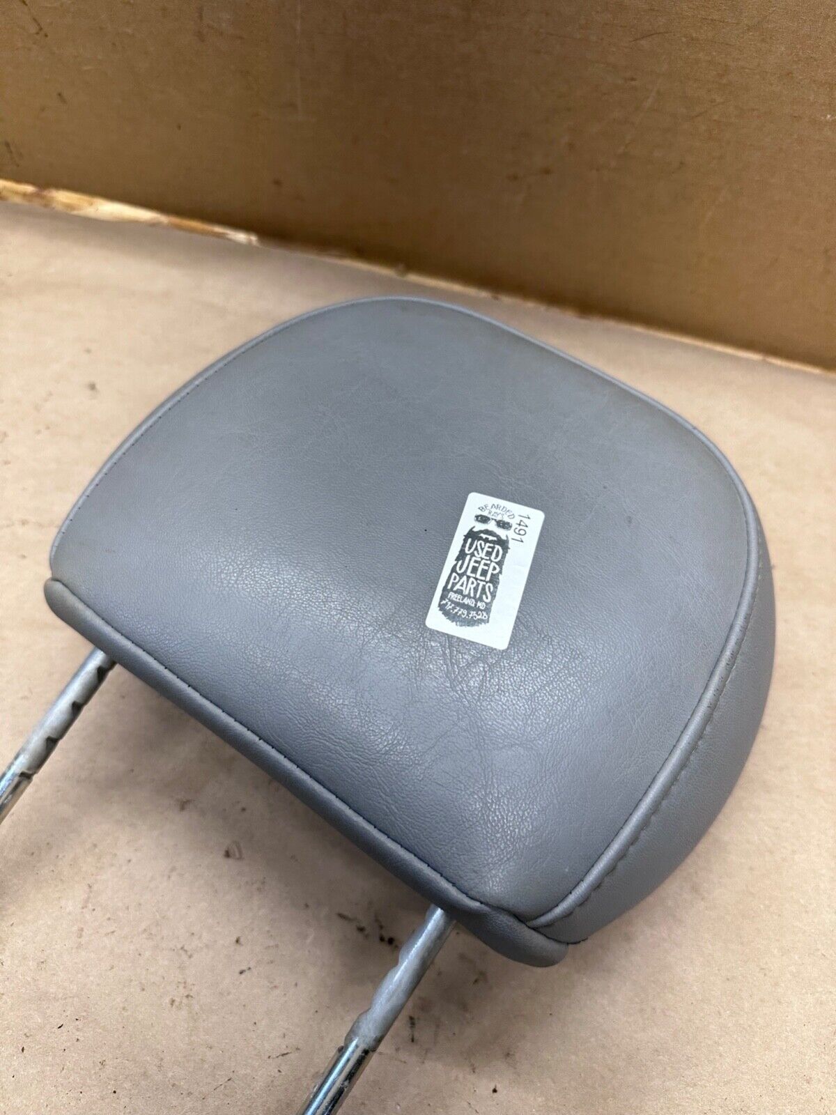 02-07 Jeep Liberty RH LH Front Headrest Gray Leather Grey Left Right Head Rest