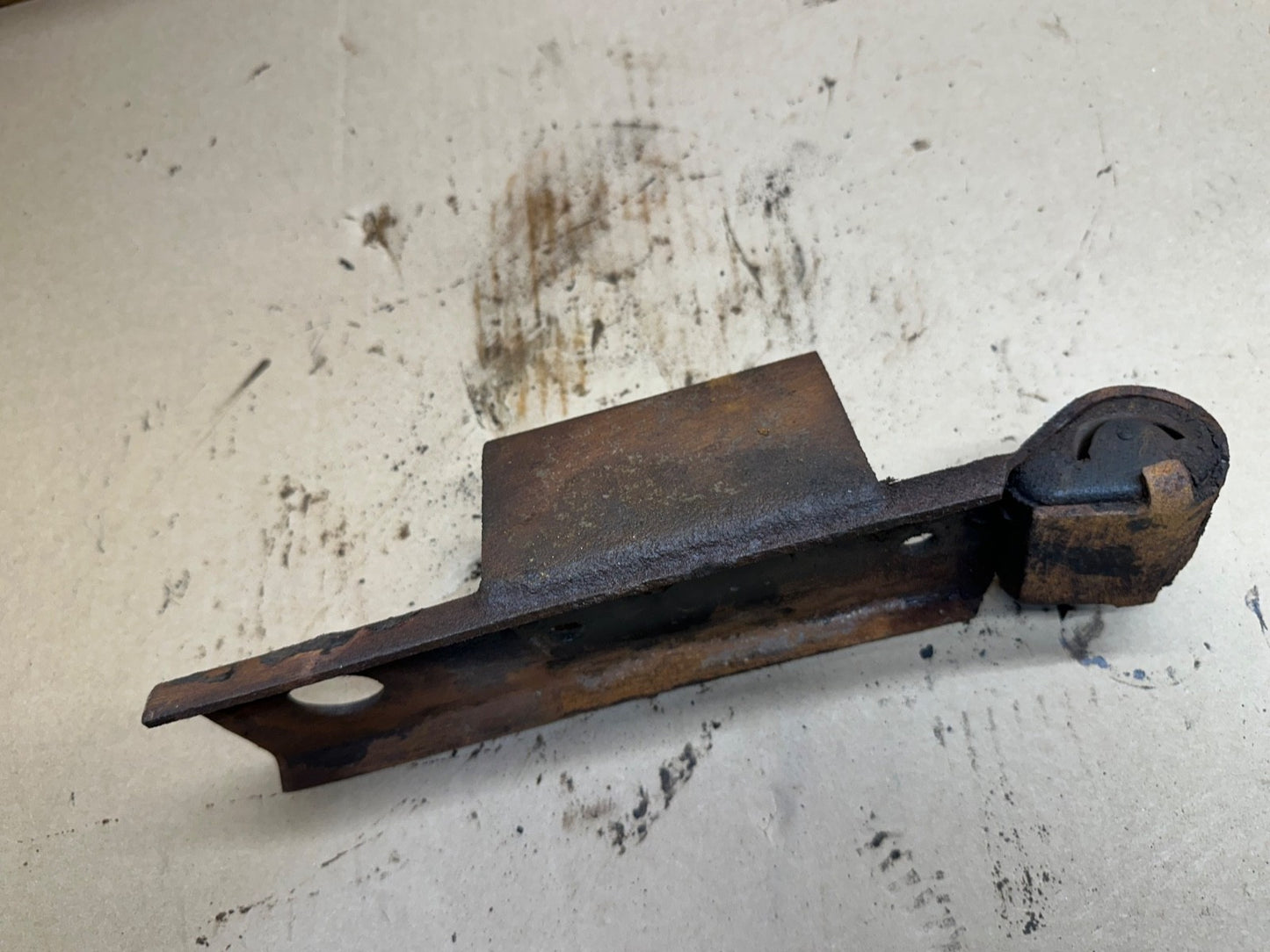 1987-1995 Jeep Wrangler YJ Automatic Transmission Mount Bracket 2.5 4.0 4.2