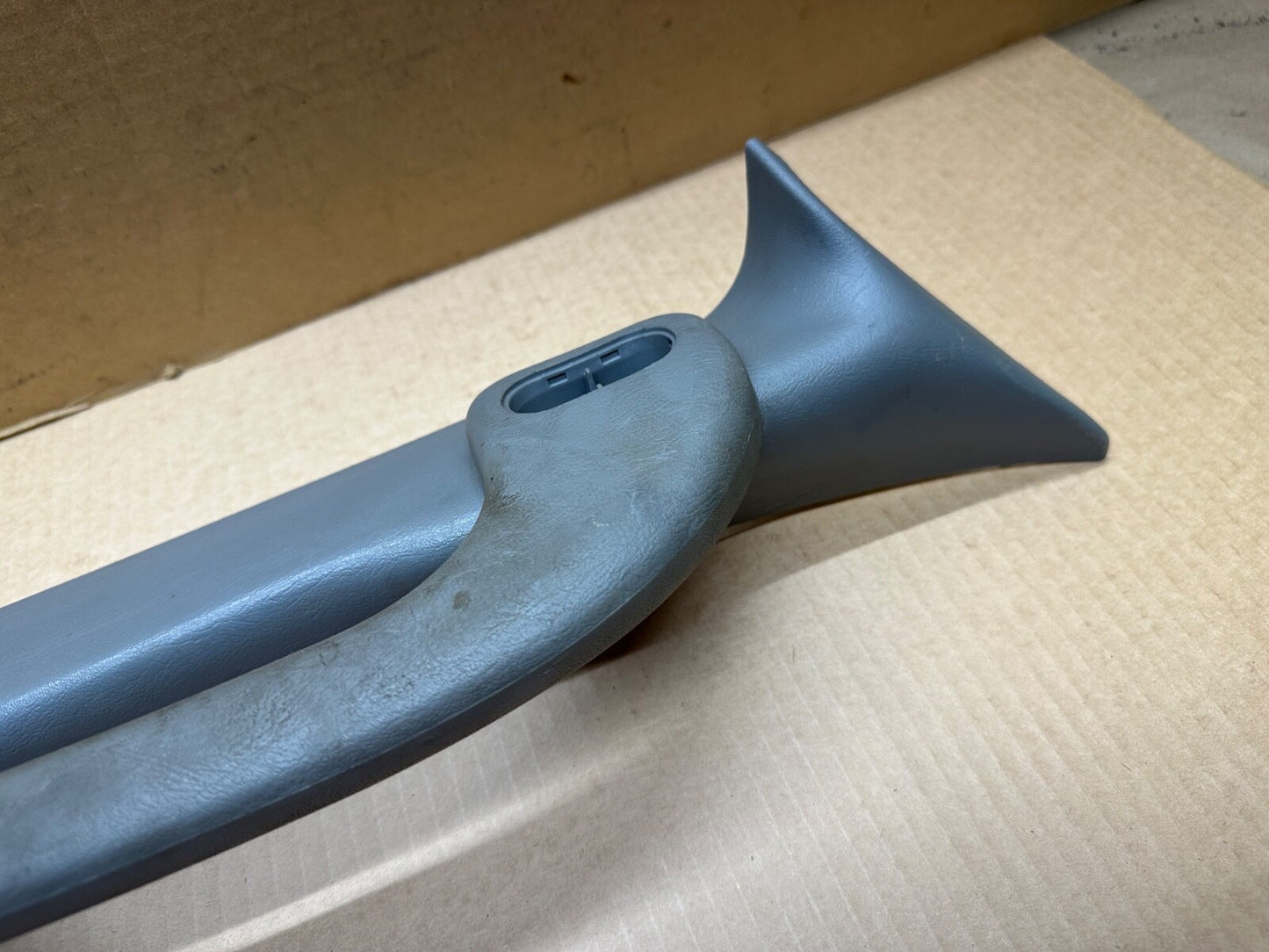 03-07 Ford F250 F350 RH Right Passenger A-Pillar Trim Grab Handle Gray OEM Grey